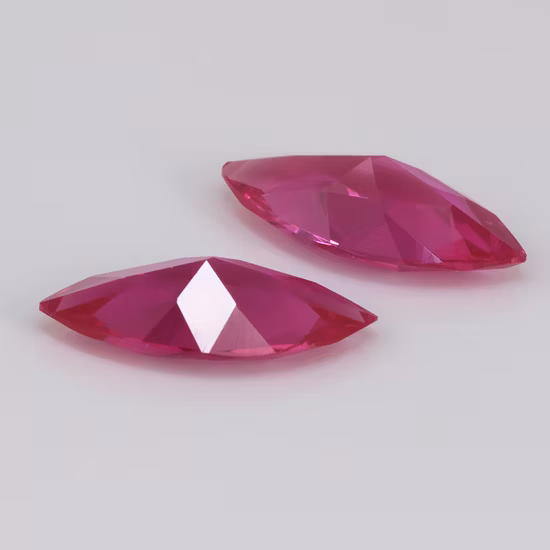 В продаже: синтетический рубин-корунд маркиза №3 размером 8 x 16 мм.